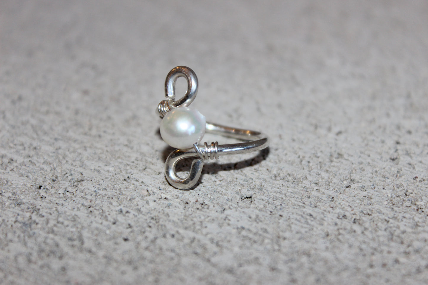 (A10) Handmade 925 Sterling Silver Ring w Freshwater Pearl (Size 7.5)