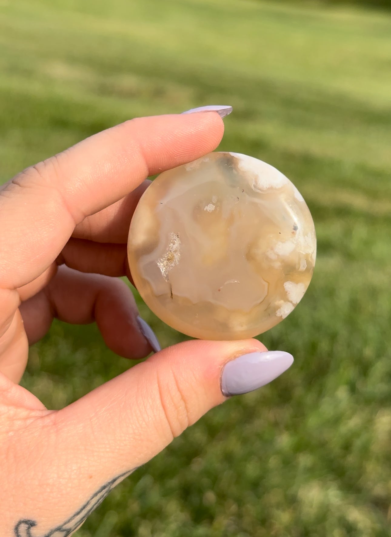 Flower Agate Round Palm Stone (powerful transformation) (A) 39g