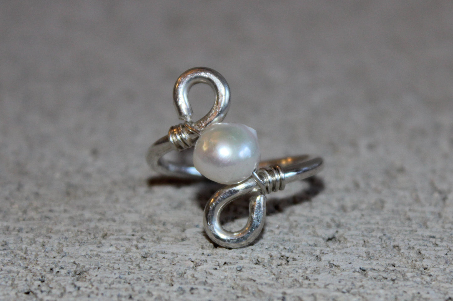 (A10) Handmade 925 Sterling Silver Ring w Freshwater Pearl (Size 7.5)